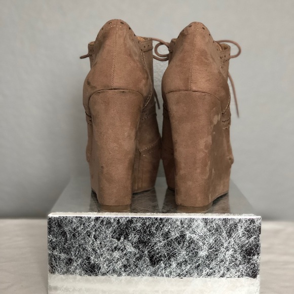 Faux suede wedge booties Forever 21 - Picture 4 of 4